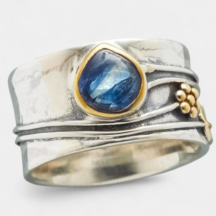 Alexandra - Elegantan vintage prsten od srebra s plavim safirom