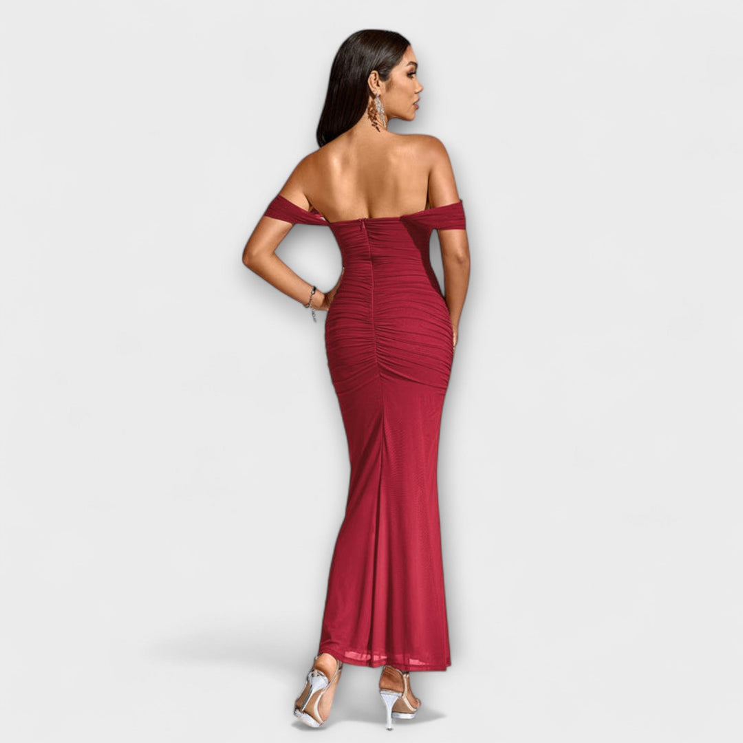 Bodycon haljina s otkrivenim ramenima i volanima