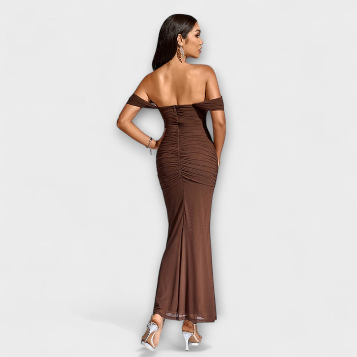 Bodycon haljina s otkrivenim ramenima i volanima