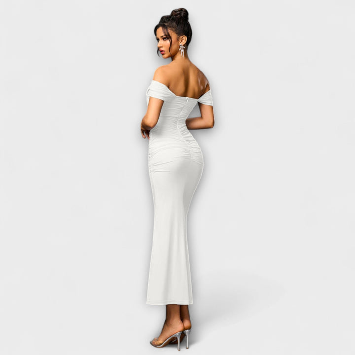 Bodycon haljina s otkrivenim ramenima i volanima