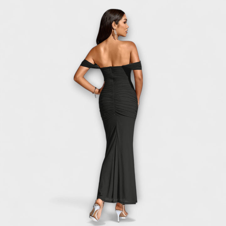 Bodycon haljina s otkrivenim ramenima i volanima