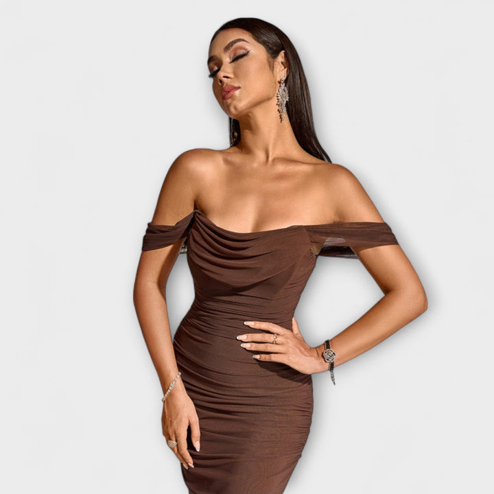 Bodycon haljina s otkrivenim ramenima i volanima