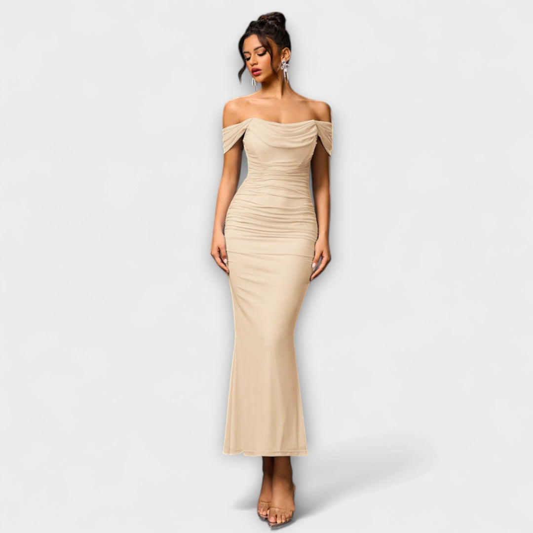 Bodycon haljina s otkrivenim ramenima i volanima