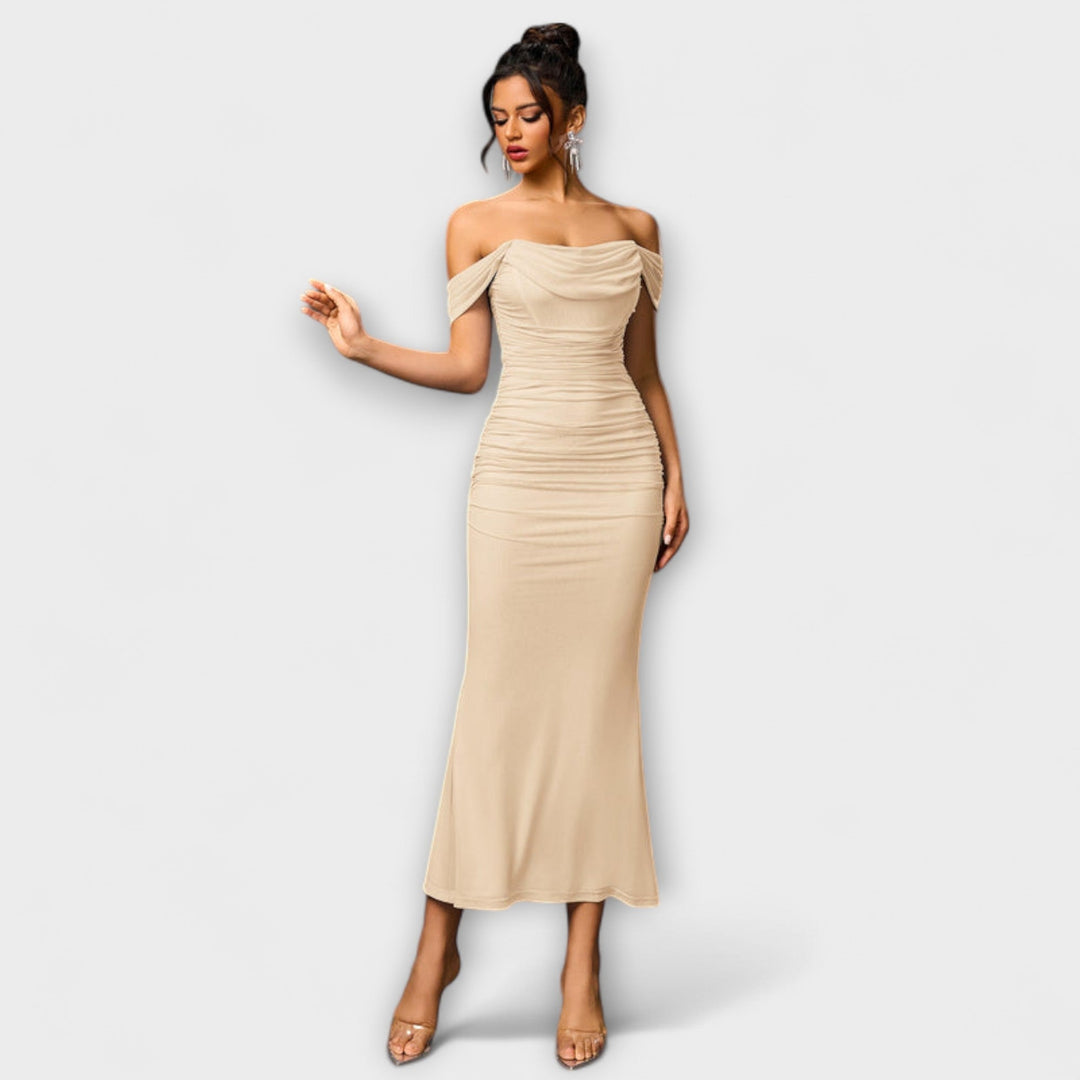 Bodycon haljina s otkrivenim ramenima i volanima