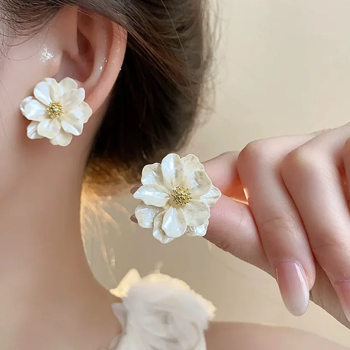 Naušnice Blommörhängen od Bijelog Akrila
