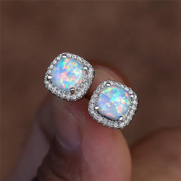 Elegantne Srebrne Naušnice s Okruglim Bijelim Opalima
