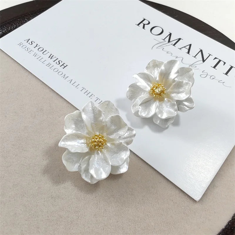Naušnice Blommörhängen od Bijelog Akrila
