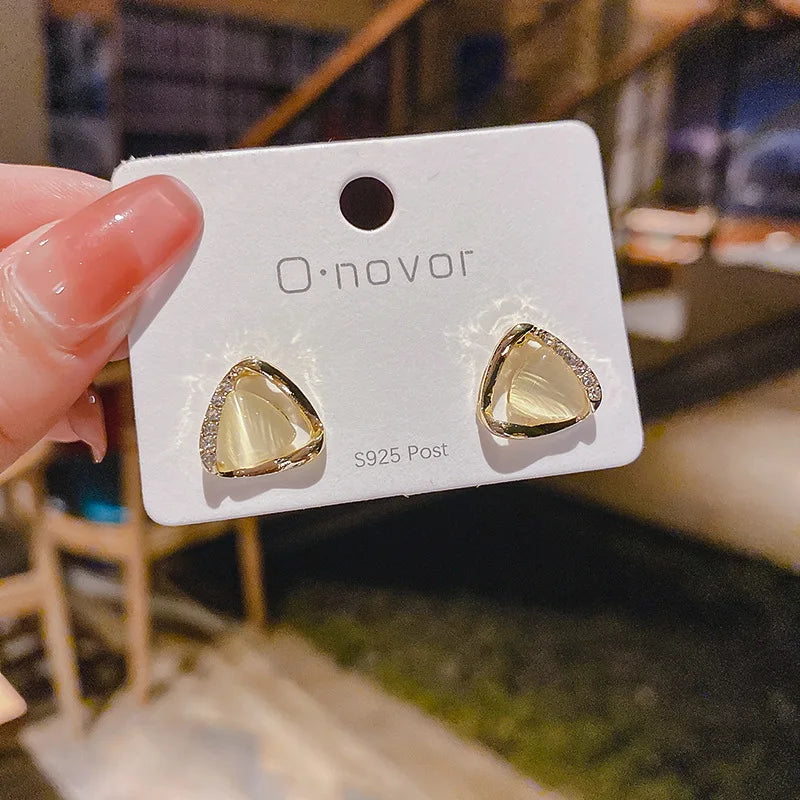 Elegantne Trokutaste Naušnice s Opalom i Kristalima