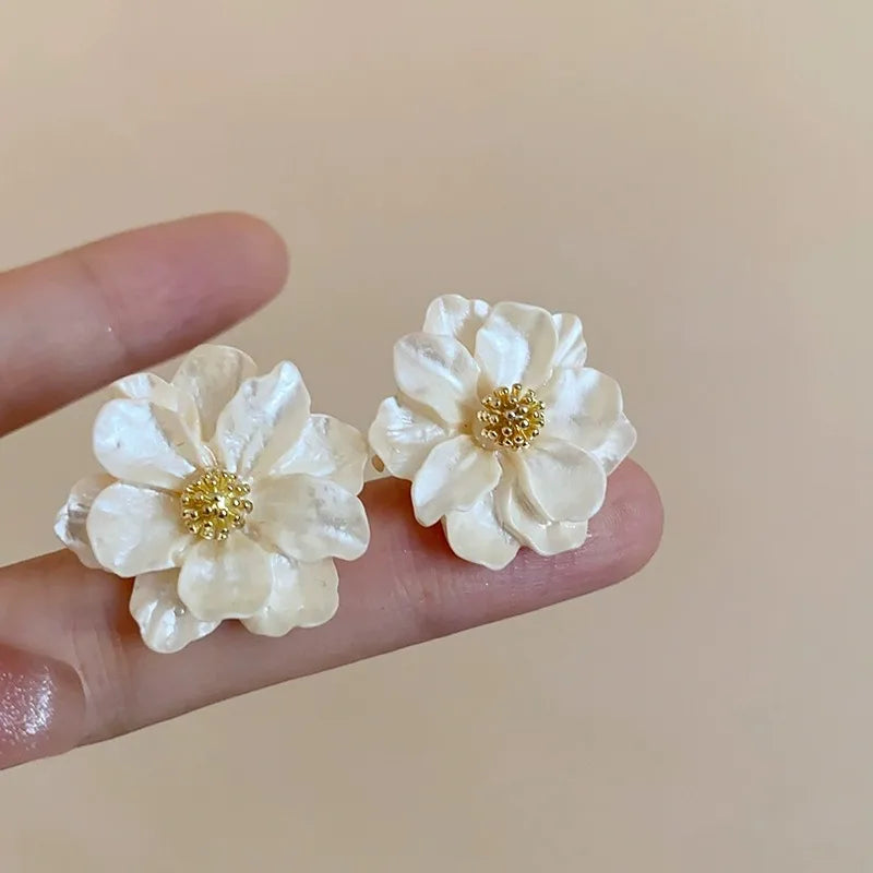 Naušnice Blommörhängen od Bijelog Akrila